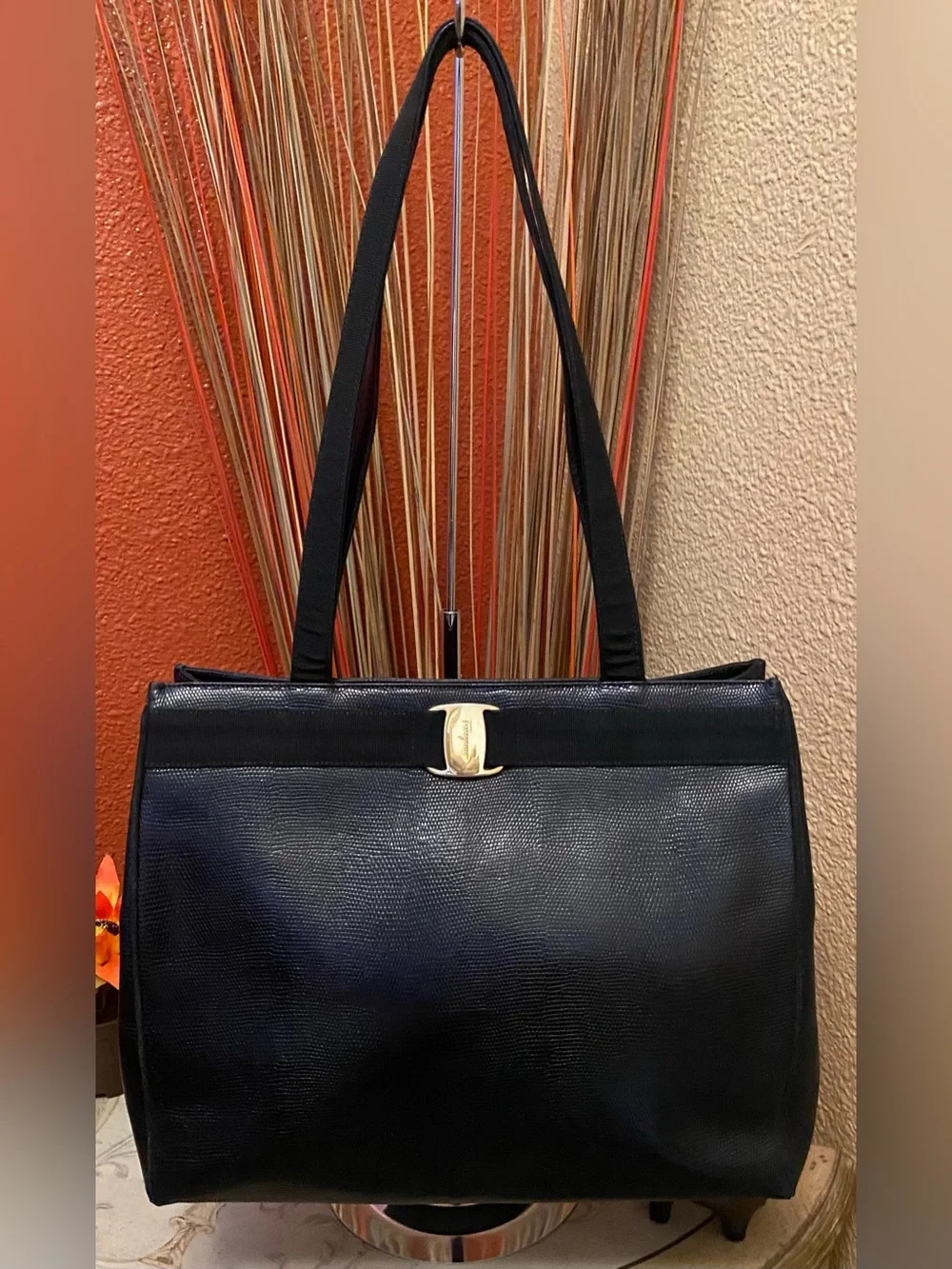Salvatore Ferragamo Vintage - GUC -Vera Bow Lizard Embossed Shoulder Black Bag
